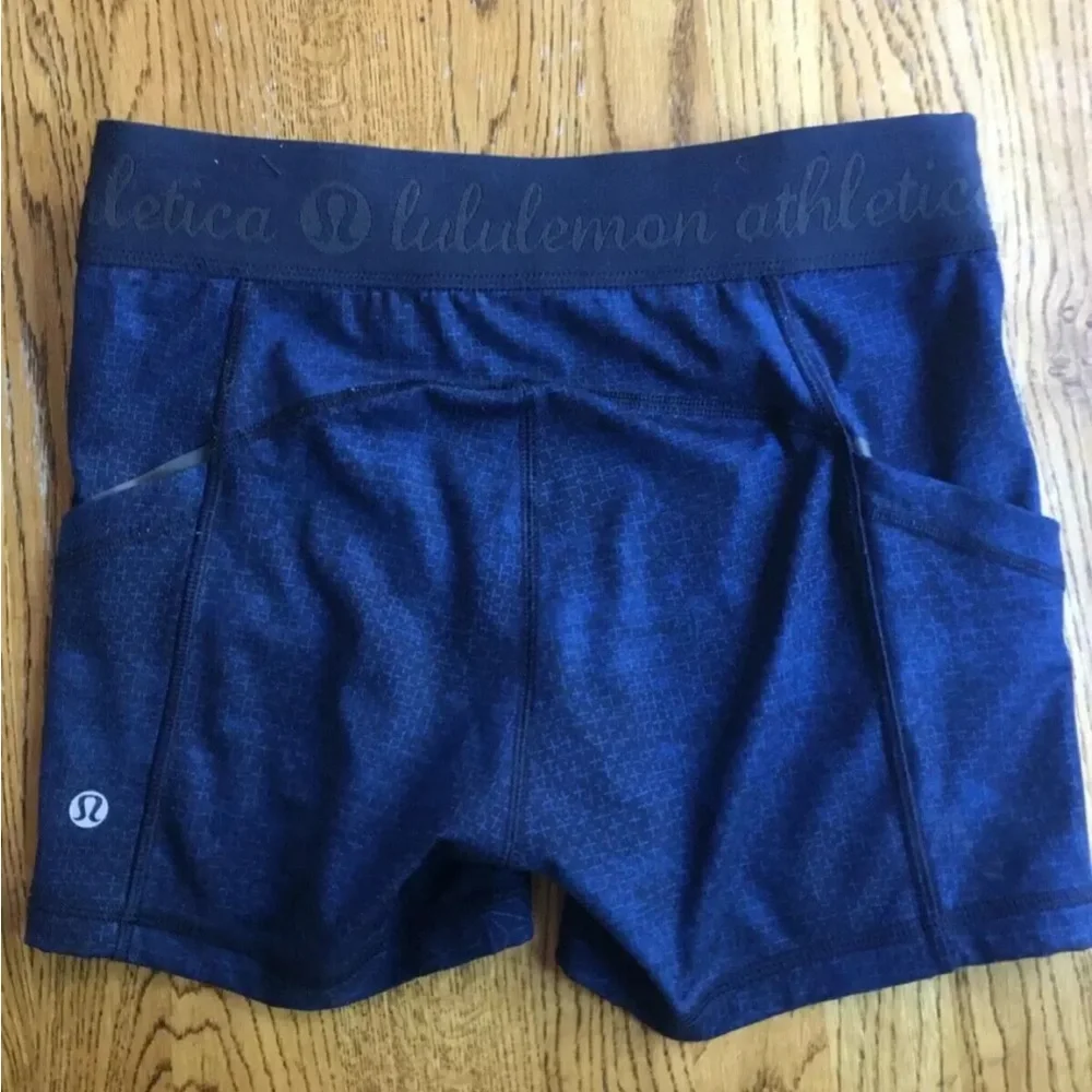Lululemon athletica ~What The Sport / 4”Short Full   Size 2 Sashiko Print